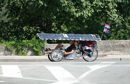 Elektro tricikl: Češkog turista na more vozi sunčeva svjetlost