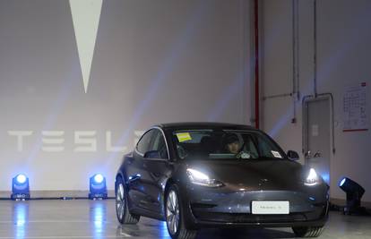 Tesla traži dozvolu za prodaju sigurnosnog uređaja za aute