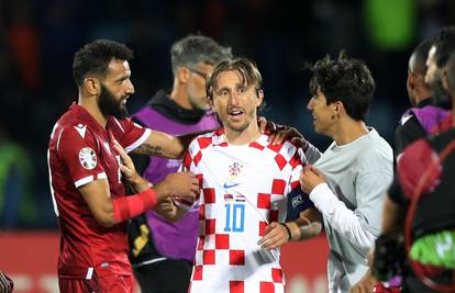 Tko ponudi najviše, njegov je! Ovdje možete kupiti Modrićeve potpisane dresove iz ove akcije