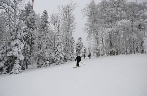 Zagreb: Započela skijaška sezona na Sljemenu 
