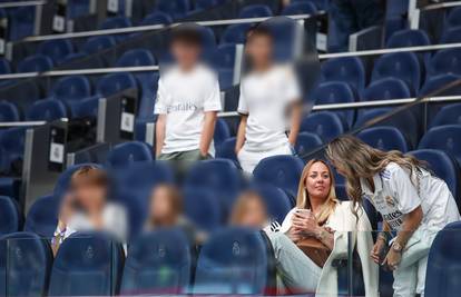 FOTO Luka Modrić se oprašta od Reala, a supruga Vanja i djeca srčano ga bodre s tribina...