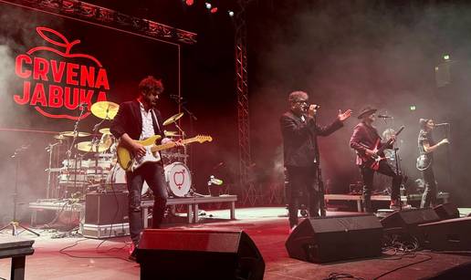 Trijumf Crvene Jabuke u punoj pariškoj Olympiji: 'Čast nam je, ovdje su bili najveći glazbenici'