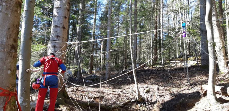 Rudopolje: Muškarac je pao u jamu, mrtvo tijelo izvukao GSS