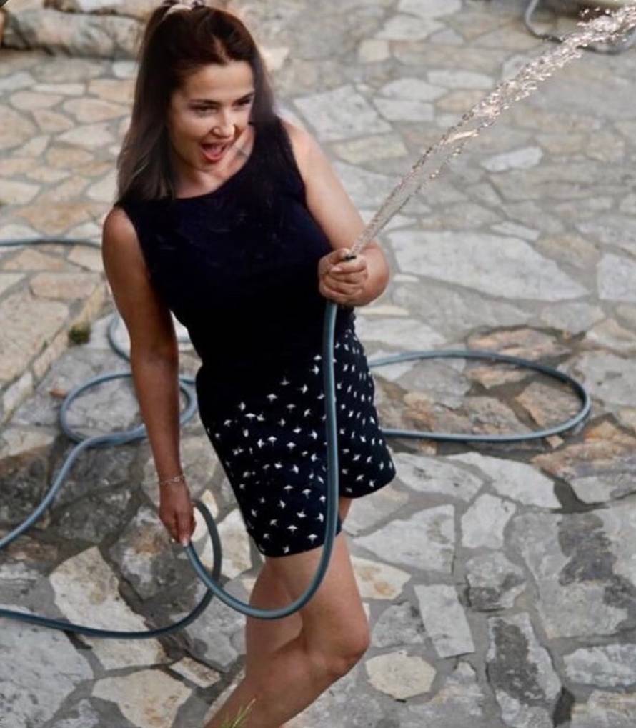 Sanja Vejnović pokazala s kim odmara na plaži, fotografija potpuno oduševila pratitelje