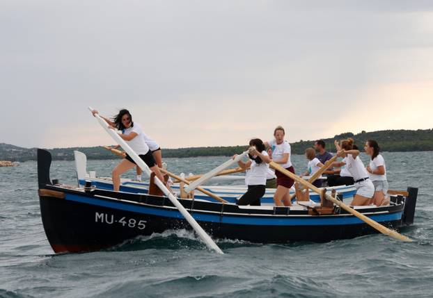 FOTO Ženska regata u Betini oduševila mještane i turiste