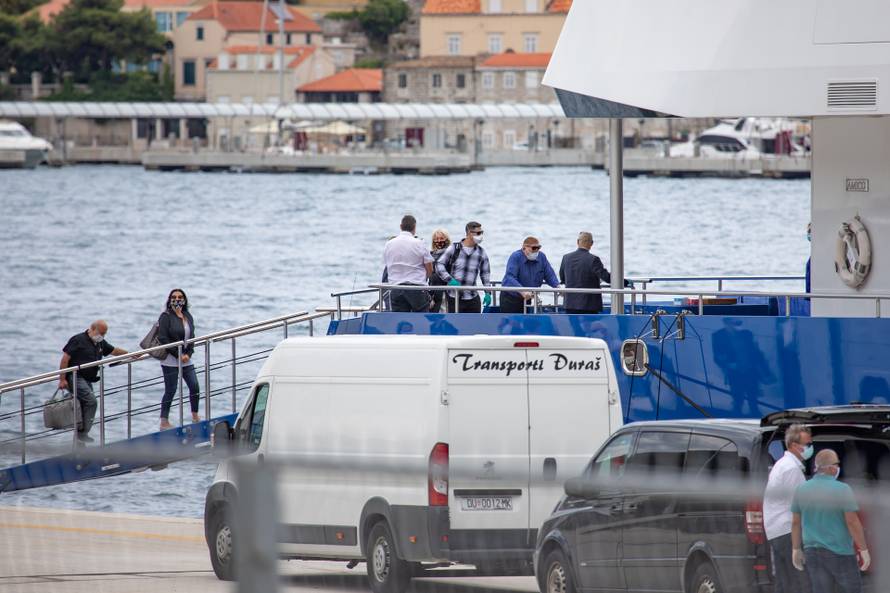 Hrvatska drama kralja kocke: Dvoje ljudi iz milijarderova zrakoplova imaju korona virus