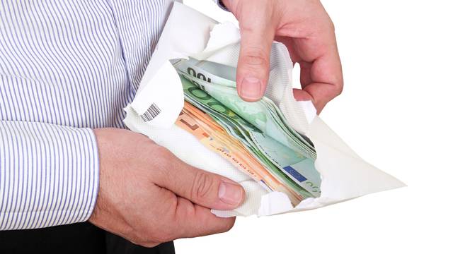 Prijatelju sredio posao kod 'Pavla Vujnovca', u godinu dana prevario ga za 381.500 kuna?!