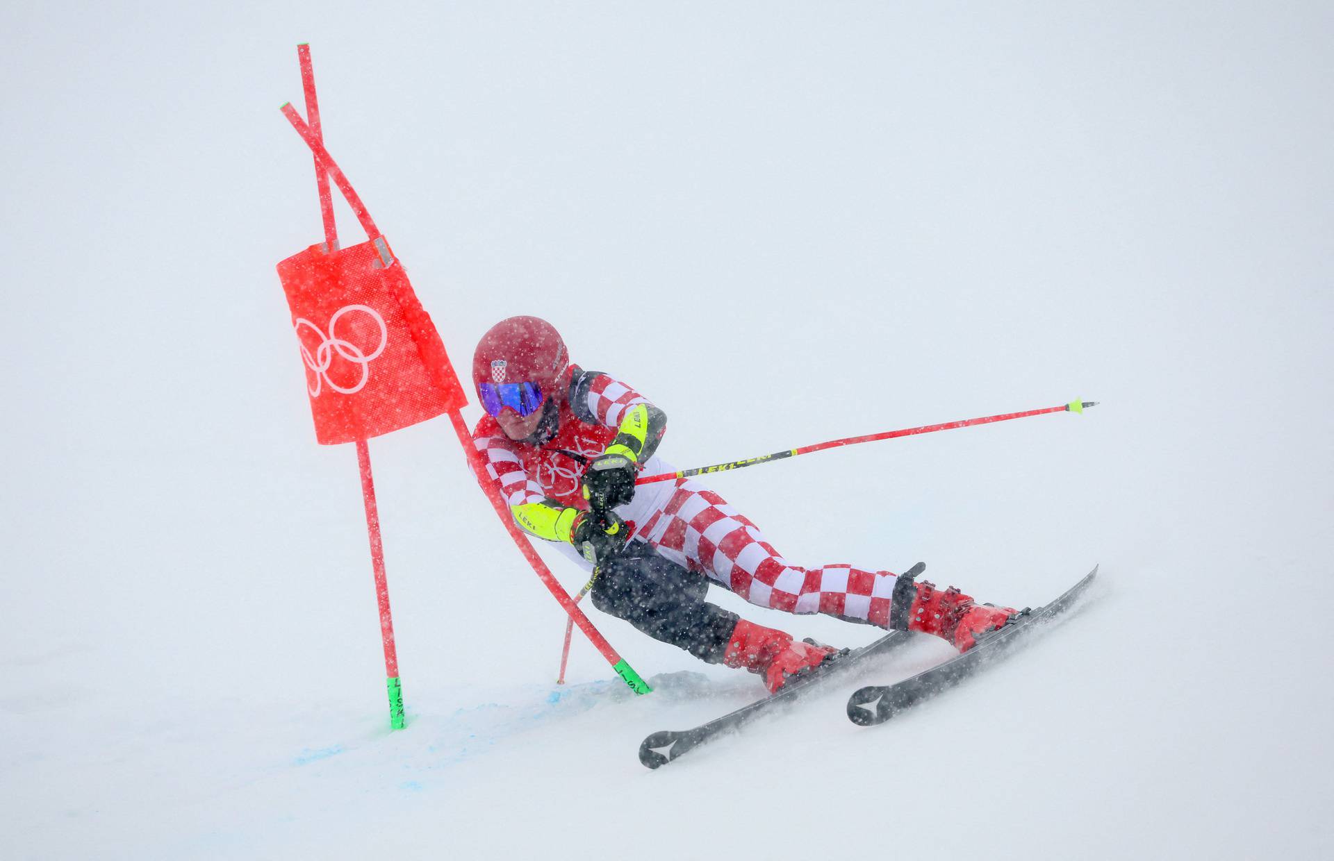 Alpine Skiing - Men's Giant Slalom Run 1