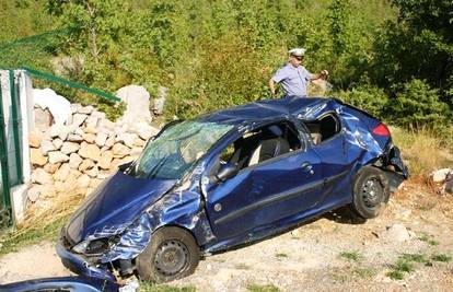 U slijetanju auta s ceste pokraj Senja poginula žena