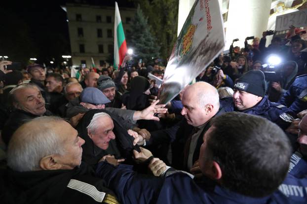 Bulgarian nationalists protest theatre premiere by John Malkovich in Sofia