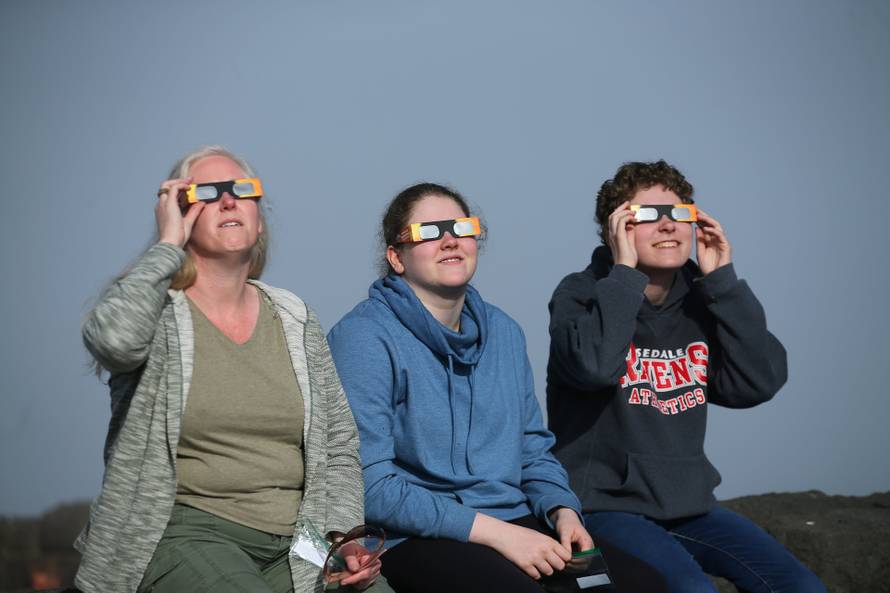 storyeditor/2026-08-10/2017-08-21t165120z_275597772_rc1e34b63220_rtrmadp_3_solar-eclipse-usa.jpg