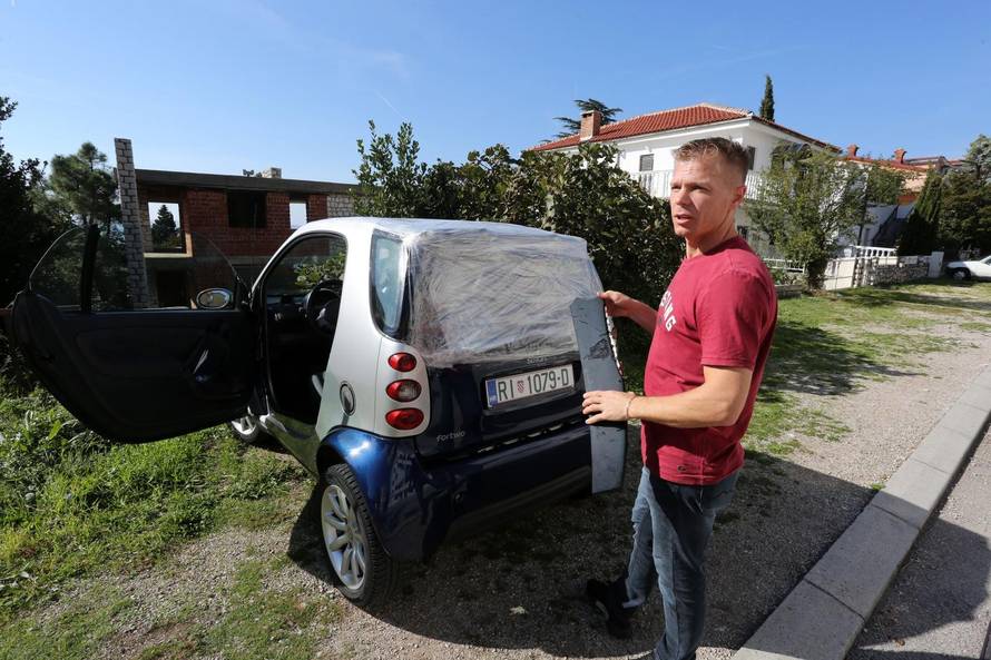 Vozač pauka se ispričao: 'Auto mi nije baš ispao, zaljuljao se!'