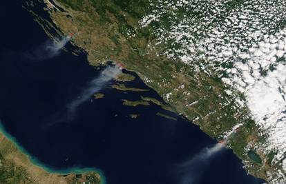 Dim iznad Jadrana: Požar se vidi i na snimkama iz svemira
