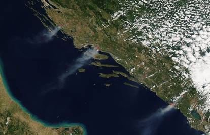 Dim iznad Jadrana: Požar se vidi i na snimkama iz svemira