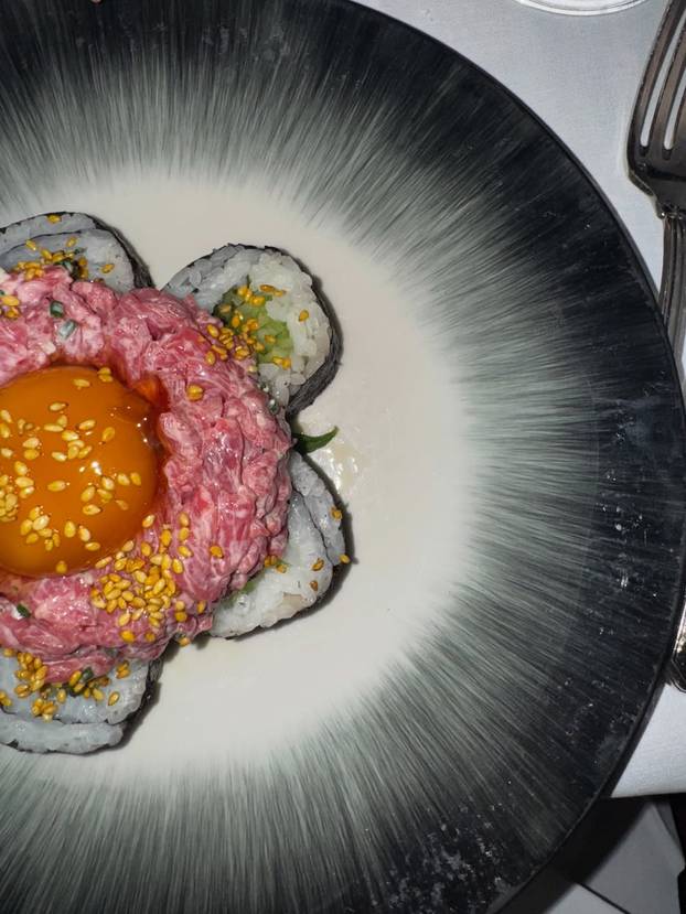 Na Majinim prstima se blješti, sa Šimom u najromantičnijem gradu. Što se krije u pozadini?