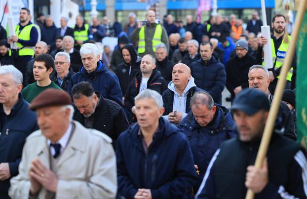 Zagreb: Muška molitva i popratni prosvjed na glavnom gradskom trgu