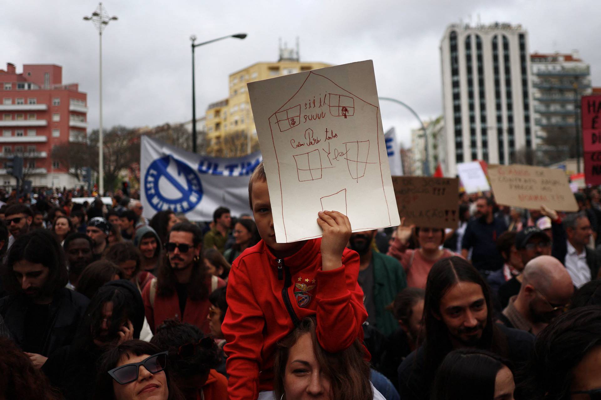 Protest for the right to affordable housing in Lisbon