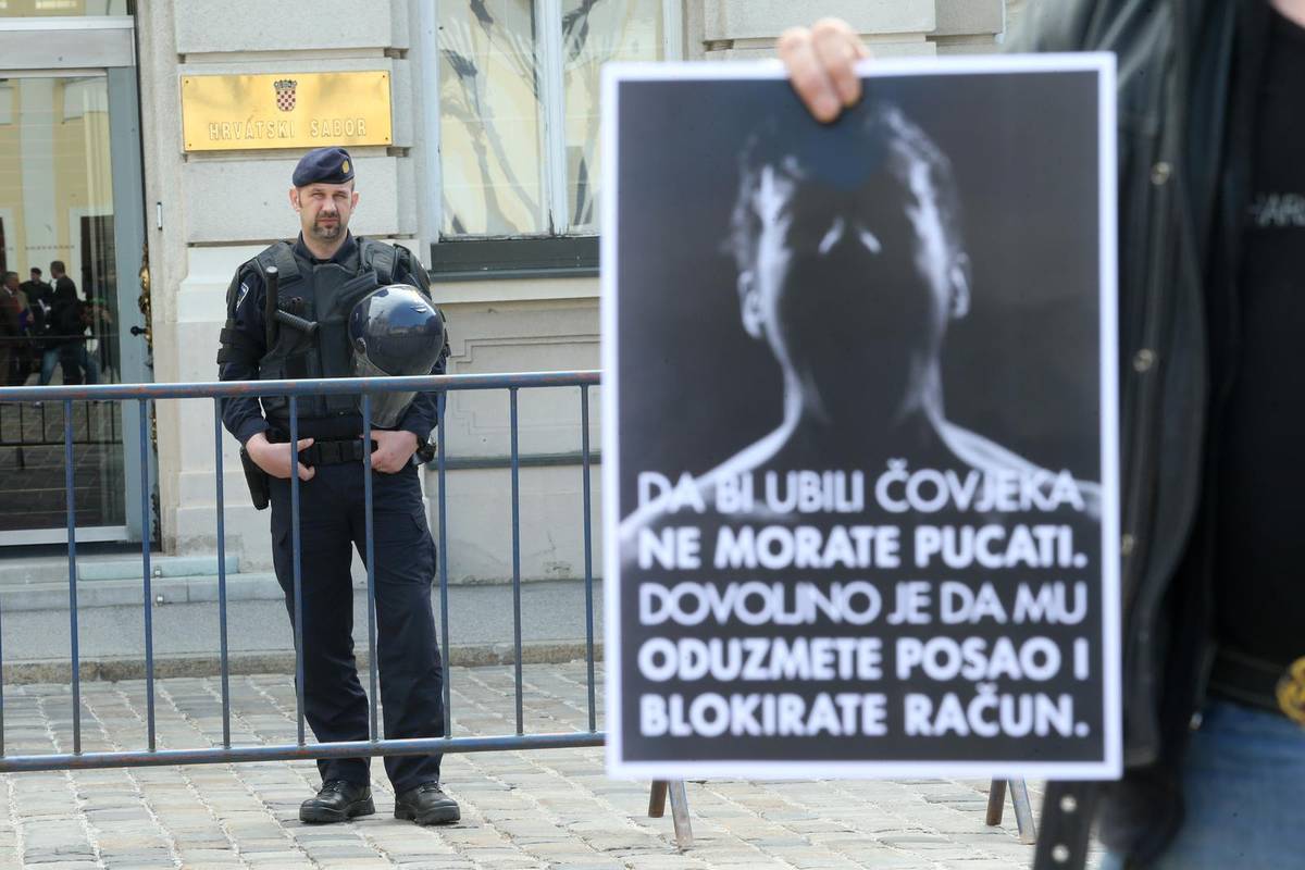 Krajem veljače bili su blokirani računi za 240 tisuća građana s dugom od 18,3 milijarde kuna