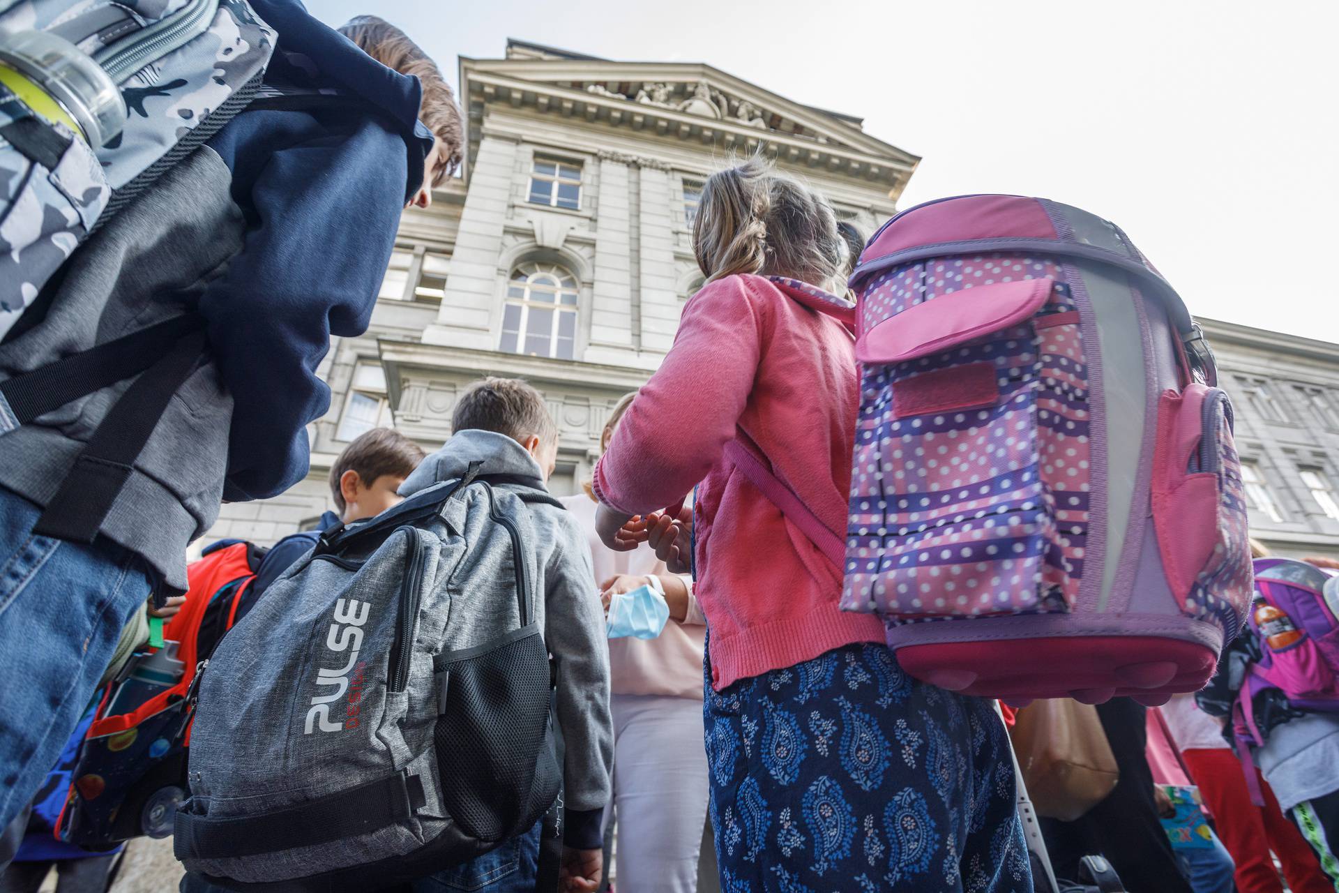 Srednjoškolci u Splitu: Mjere su u redu, ali nećemo se cijepiti. U Rijeci su cijepili 58 posto osoblja