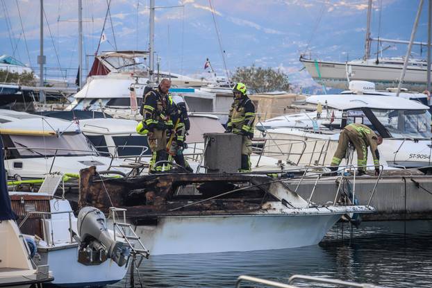 Split: Požar u lučici Špinut