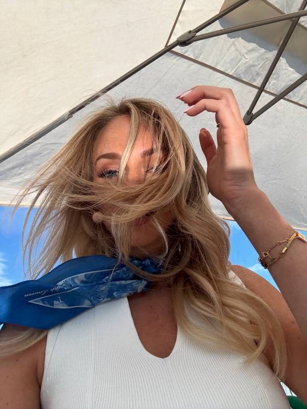 FOTO Napravila gaf uživo koji je obišao Europu. Atraktivna TV voditeljica ljubi Kovačeva šefa