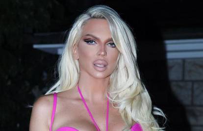 Jelena Karleuša pokazala malo previše: Mini bodi istaknuo joj guzu, a sprijeda, je li to traka?