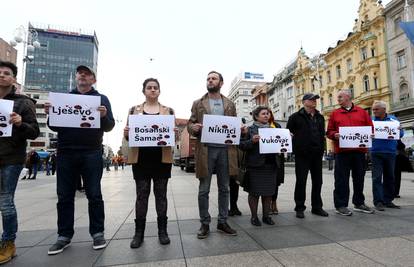 Na prosvjedu zbog presude Šešelju okupilo se 30-ak ljudi