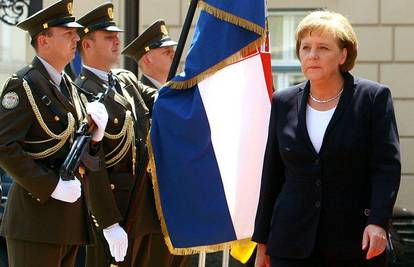 Merkel se nije snašla na tepihu Banskih dvora