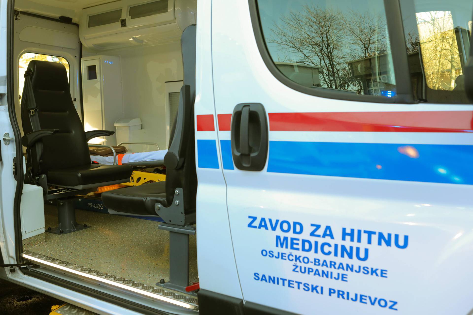 Osije: Sedam novih sanitetskih vozila uručeno hitnoj medicini