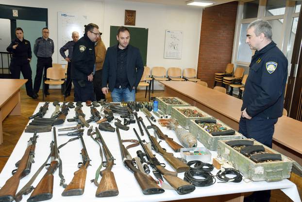 Petrinja: Policija predstavila rezultate kampanje "Manje oružja, manje tragedija"