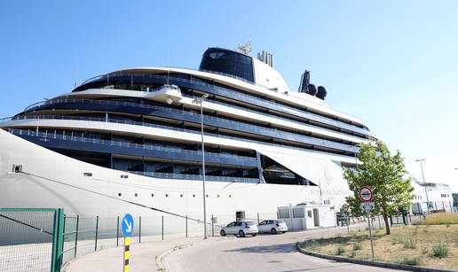 FOTO Kruzer od 400 milijuna eura stigao je u &Scaron;ibenik!
