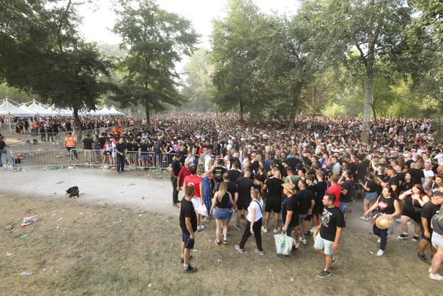 Zagreb: Stvaraju se ogromne gužve na samom ulazu na koncert Thompsoona