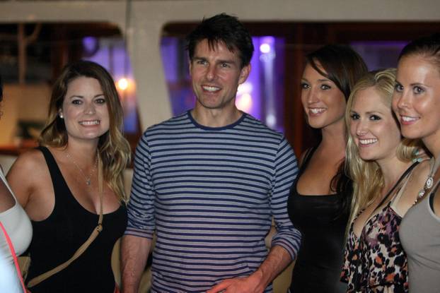 Hvar: Tom Cruise nakon ve?ere prošetao rivom i fotografirao se s obožavateljima