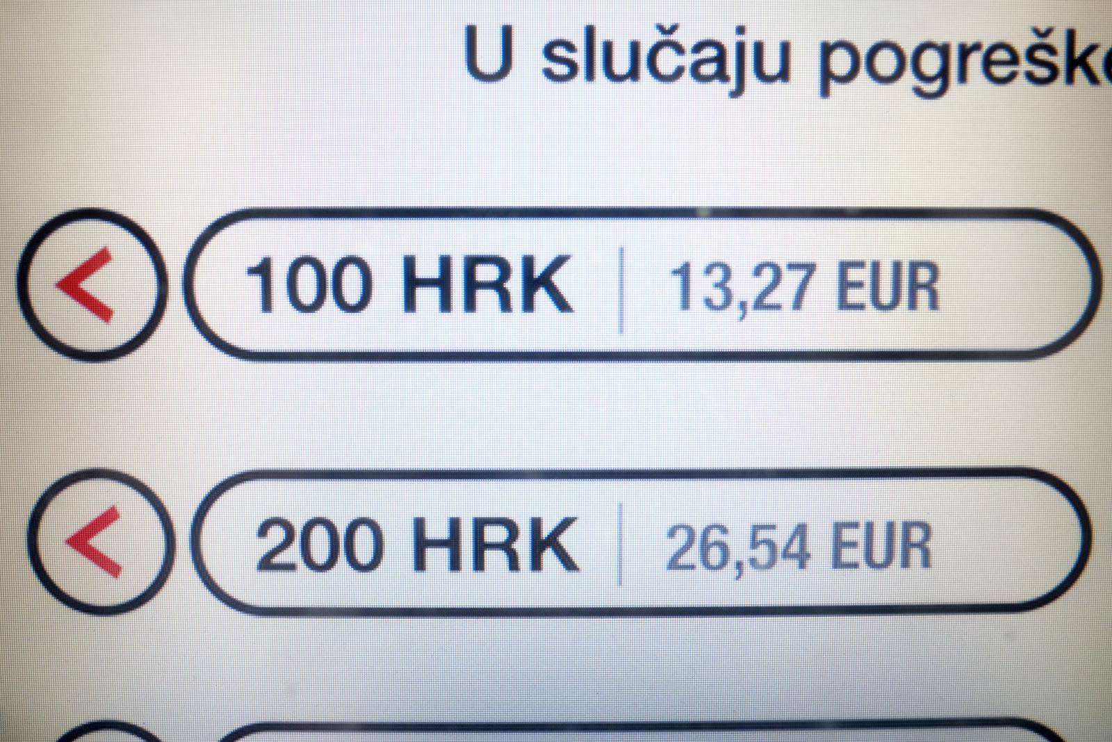 Započelo je dvojno prikazivanje valuta na bankomatima