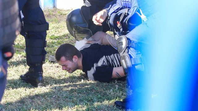 Županja: Sukob izmedju policije i navijača Hajduka na utakmici 1/16 finala Hrvatskog nogometnog kupa