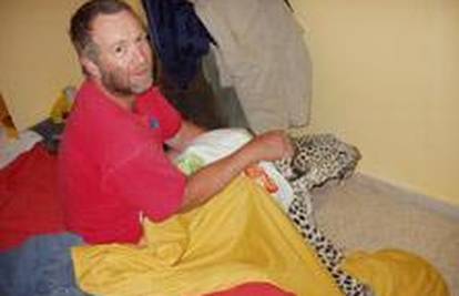 Hrvao se s leopardom koji mu je upao u krevet