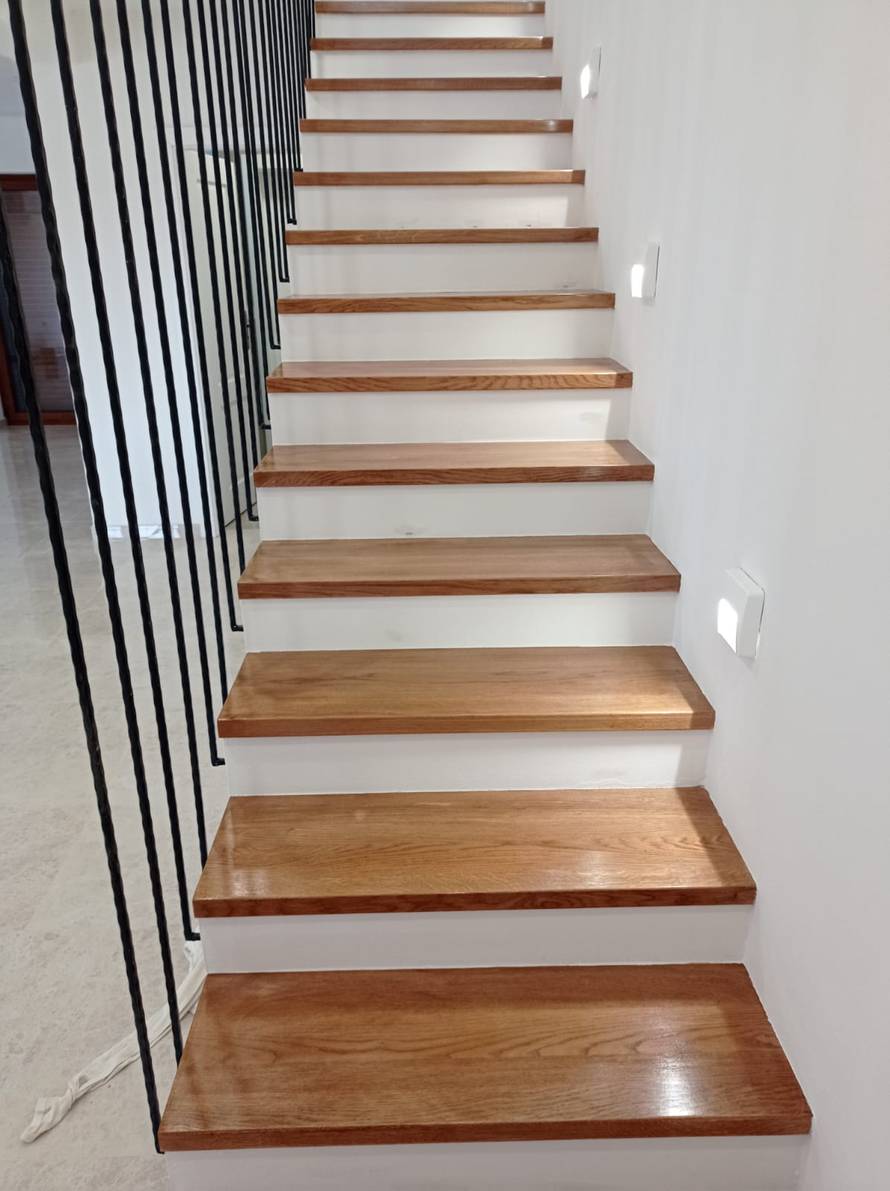 Želite toplinu drveta i pod koji traje? Ovo je prvi korak do savršenog doma!