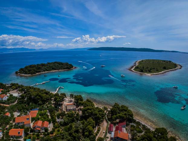 Fotografije iz zraka uvale Krknjaši na Drveniku Velom