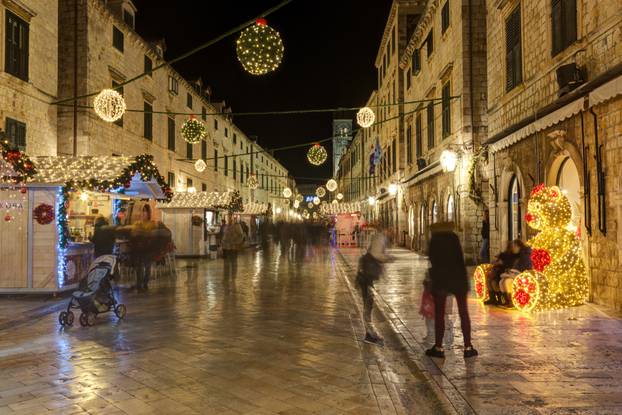 Street,Stradun,In,Dubrovnik,In,The,New,Year's,Illumination,In