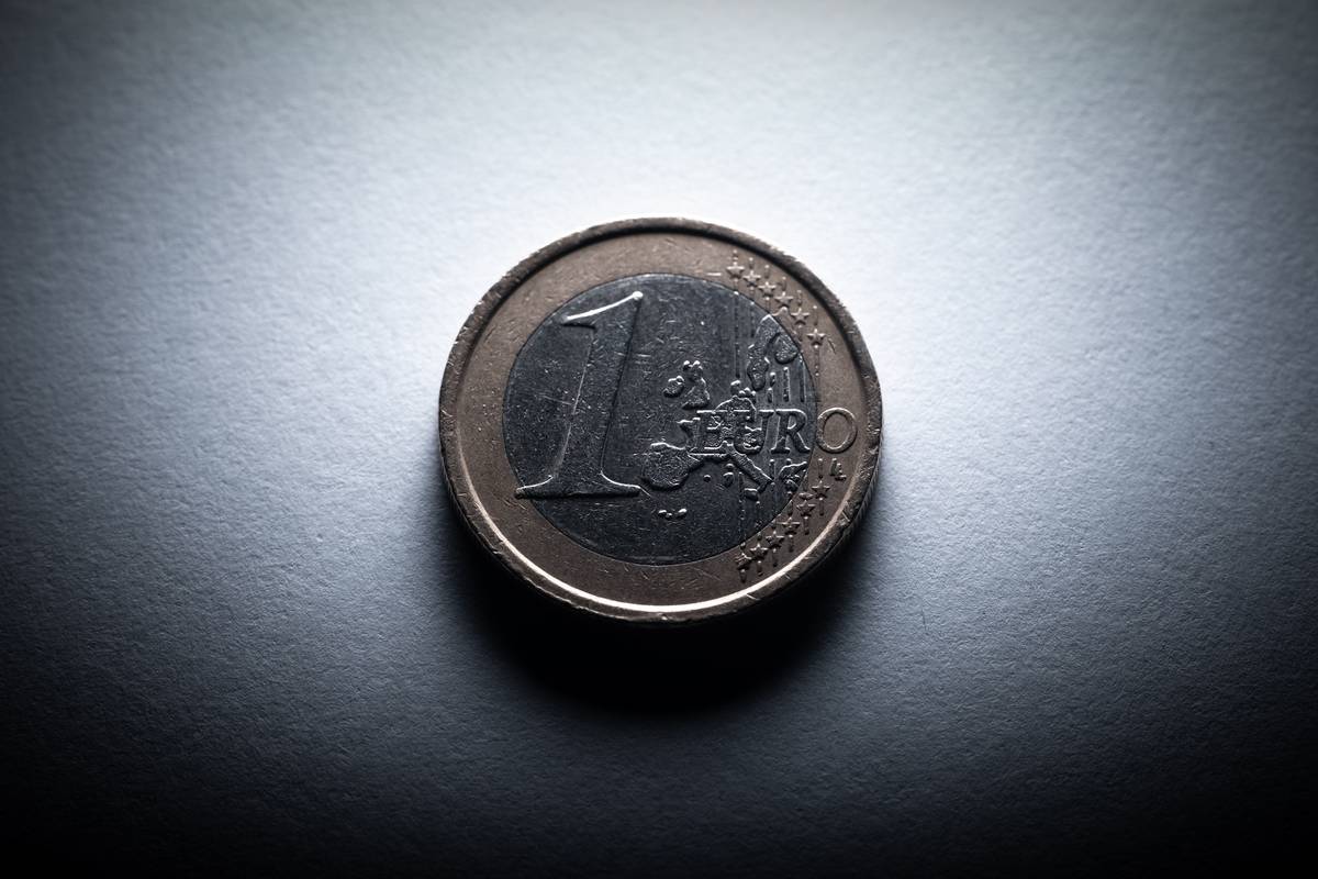 Preko polovice Hrvata smatra da su svi političari isti, čak 40 posto se protivi uvođenju eura
