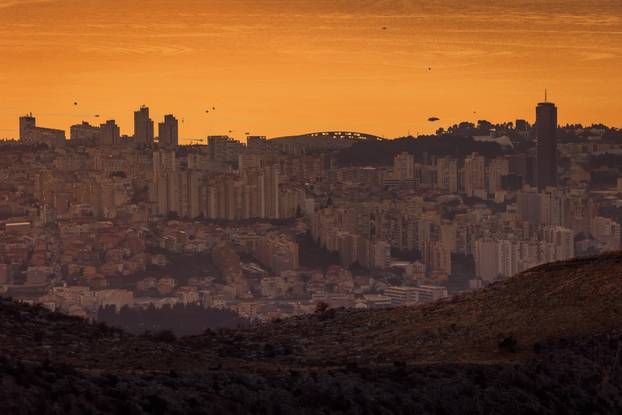 Pogled na zalazak sunca i Split