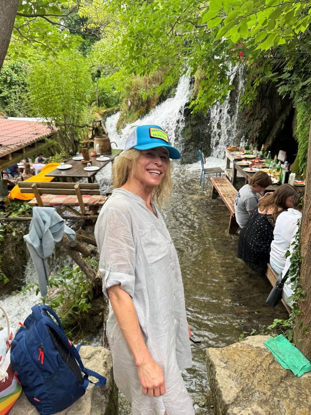 FOTO Komičarka Chelsea Handler odmara u Hrvatskoj! Evo koja je mjesta posjetila