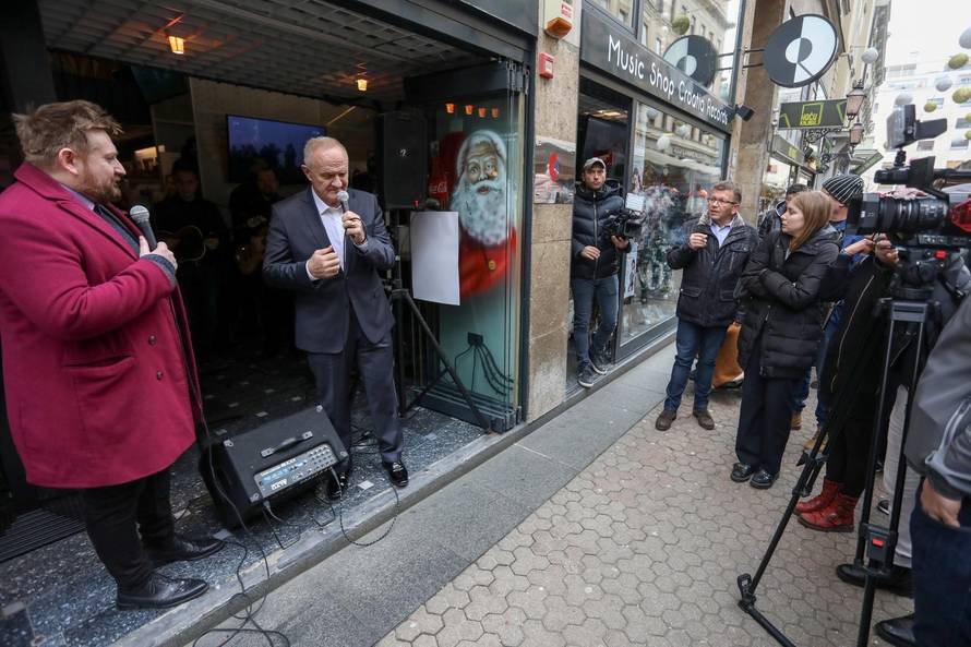 Zagreb: Mate Bulić družio se s građanima i najavio svoju turneju Ja sam na te ponosan