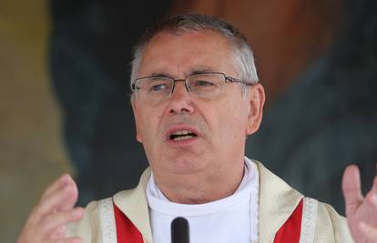 Svećenik: 'RH nije sekularna' Pravnici i teolozi: 'Čitaj Ustav'