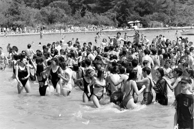 Zadar: Tradicionalna Picnic biciklijada Sabuša okupila velik broj biciklista, 20.6.1994.