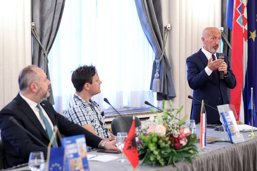 Zagreb:  Promocija knjige Albanci u Zagrebu I. dio 