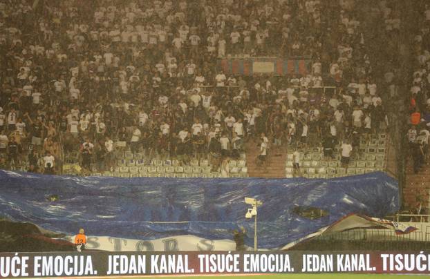 Split: Zbog obilne kiše neizvjesno vrijeme početka utakmice HNK Hajduk - NK Istra 1961