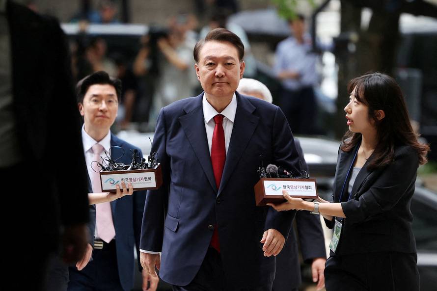 FILE PHOTO: South Korea court to hold hearing on prosecutors request for ex-leader Yoon's detention warrant