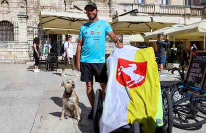 Slovenac Oli na put oko svijeta krenuo je pješice - u pratnji psa Carlitosa stigao je u Zadar