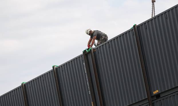 Zagreb: Počelo uklanjanje kontejnera na gradilištu postavljenih za vrijeme rušenja Vjesnika